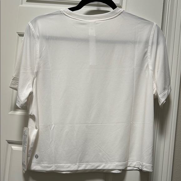 Lululemon Women’s Ultralight Waist-Length T-Shirt in White, Size 12 - Picture 3 of 4